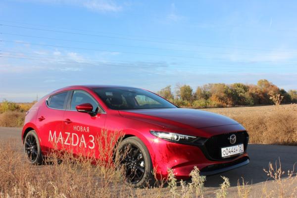 Шаг в сторону премиума. Тест-драйв Mazda 3